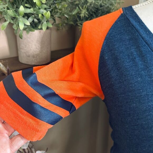 Women’s Nike Detroit Tigers Striped Sleeve Metallic Logo Baseball Tee - Picture 2 of 7